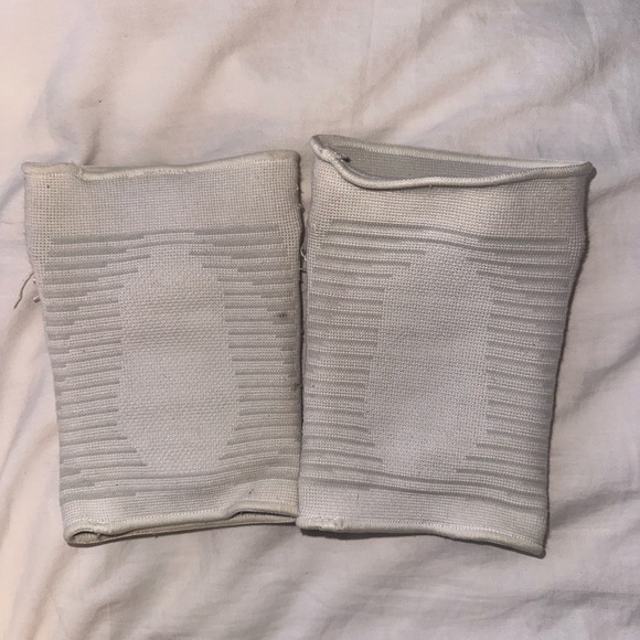 under armour white knee pads - Picture 3 of 4